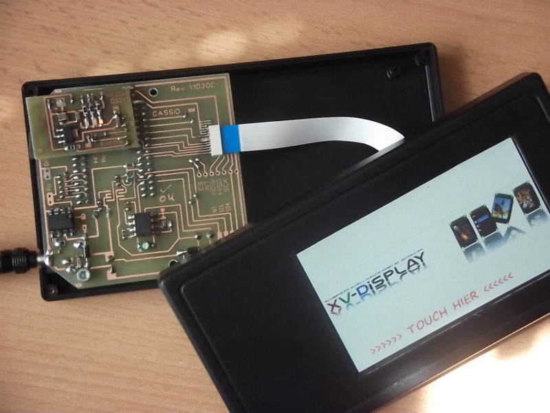 HomeControlUnit
mit XV 4,3" Touch-TFT

HCU Innenleben
(mit Mega128- & Bluetooth-Modul)